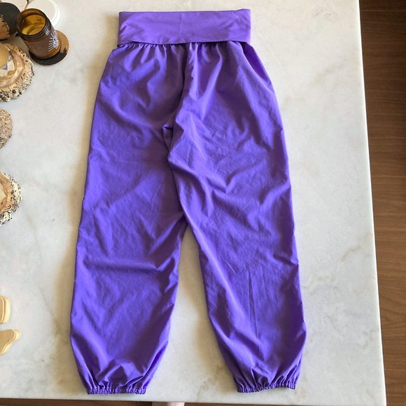 Lululemon Om pant (Power Purple) high rise, 25" swift lightweight parachute pant - Picture 5 of 8